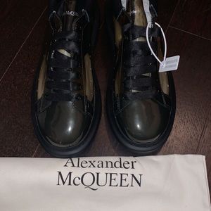 ALEXANDER MCQUEEN
OVERSIZED SNEAKER (TRANSPARENT)